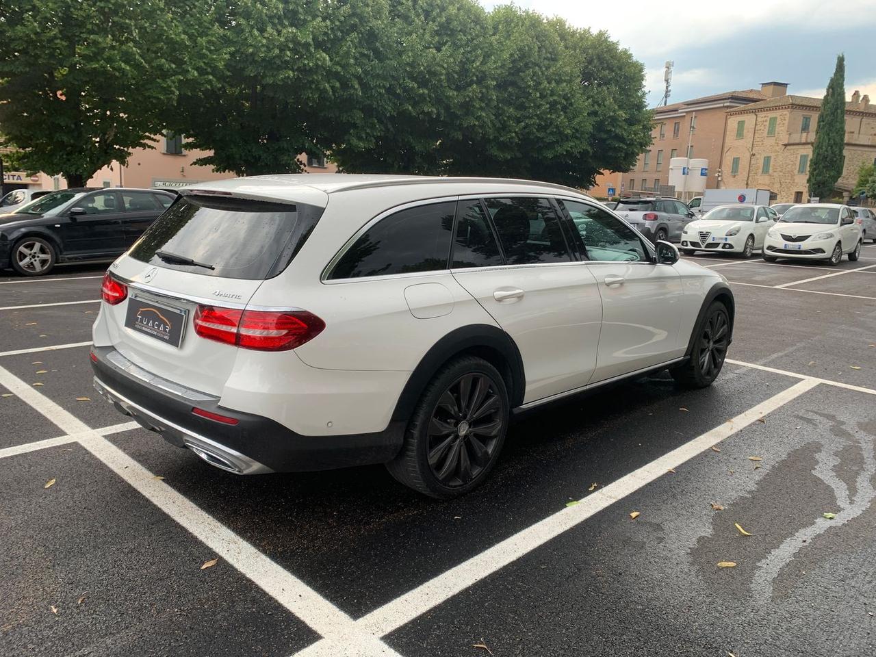 Mercedes-Benz E 220 E-Class E #6086