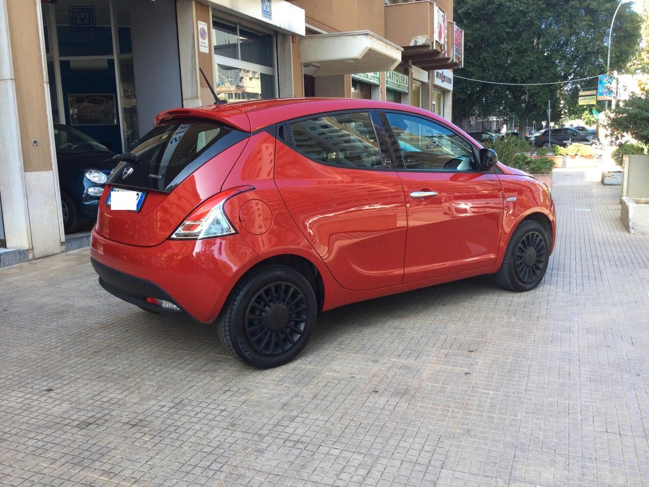 Lancia Ypsilon 1.0 FireFly 5 porte S&S Hybrid Ecochic Silver