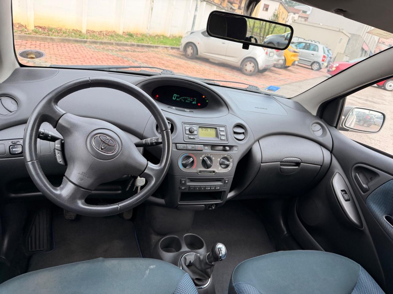Toyota Yaris 1.0i neopatentati 5porte
