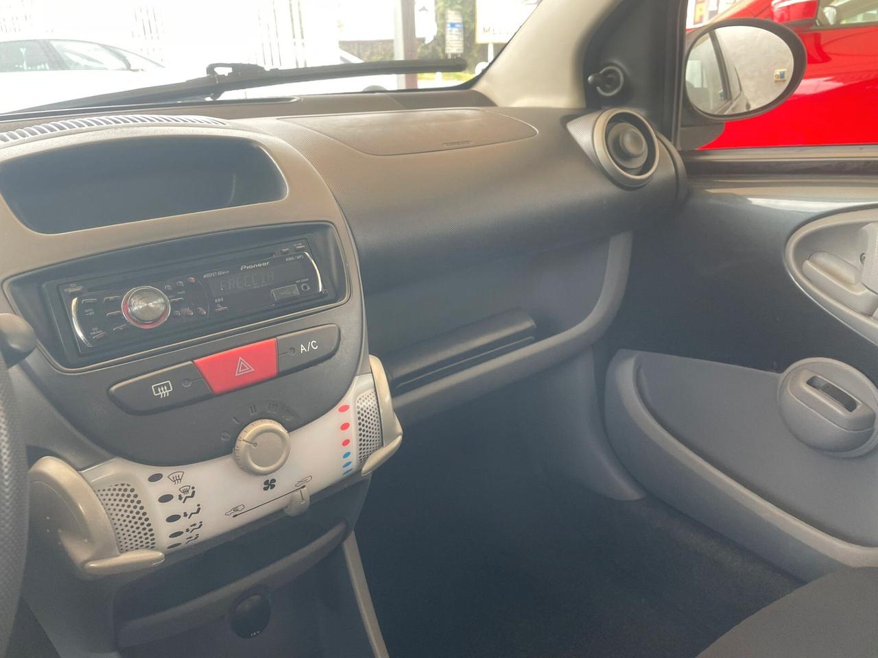 Toyota Aygo 1.0 12V VVT-i 5 porte Sol