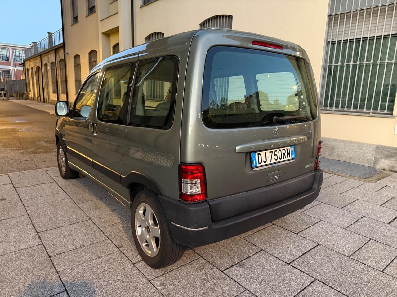 Peugeot Ranch 1.6 HDi 5p. Totem