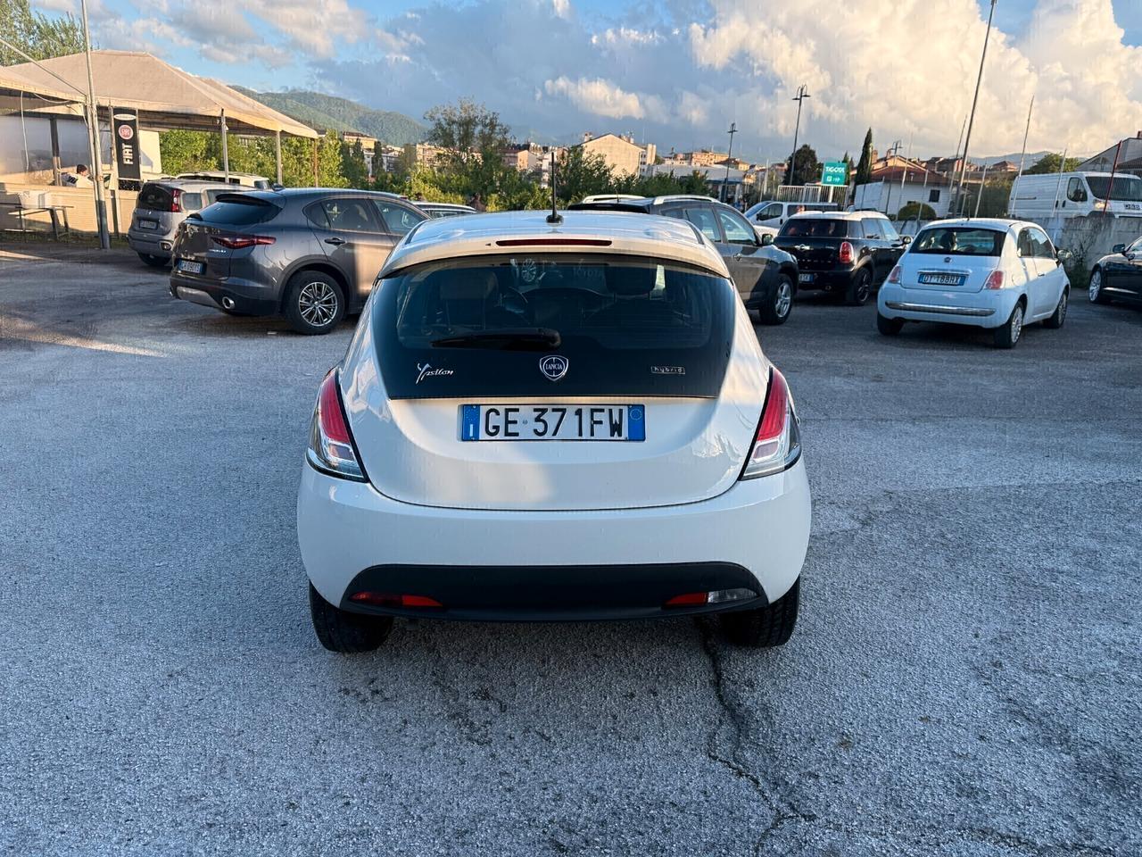 Lancia Ypsilon 1.0 FireFly 5 porte S&S Hybrid Ecochic Silver
