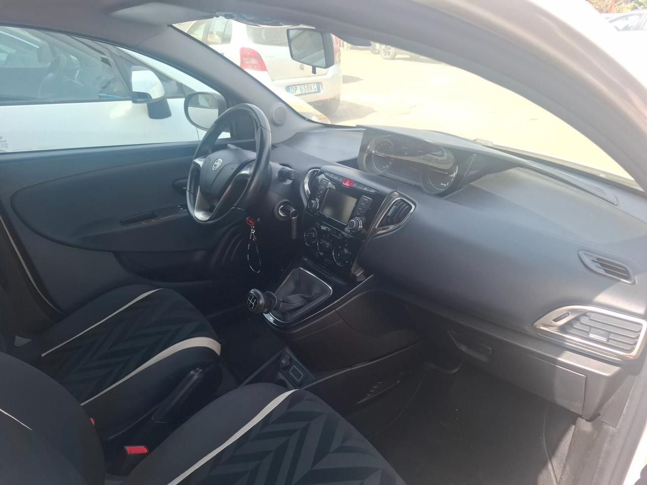 Lancia Ypsilon 1.2 69 CV 5 porte Silver 2016