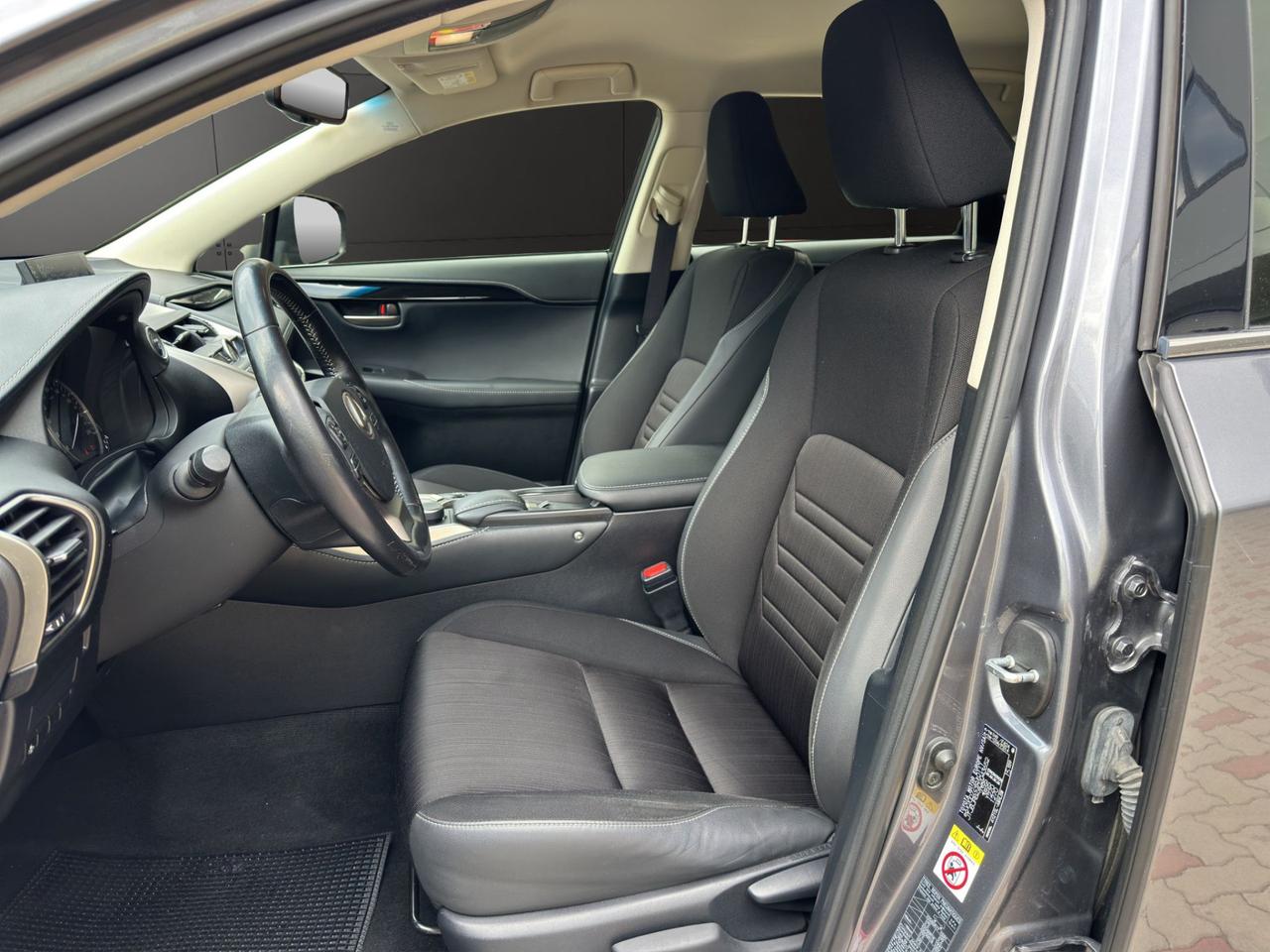 Lexus NX 300h 2.5 Executive 4wd cvt