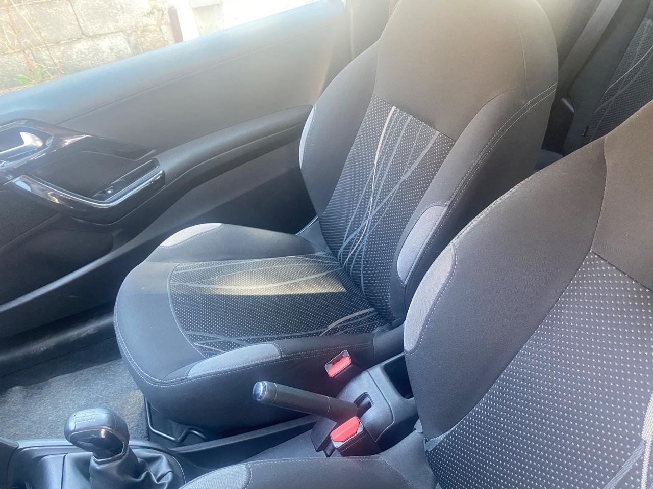 Peugeot 208 1.4 HDi 68 CV 3 porte Allure