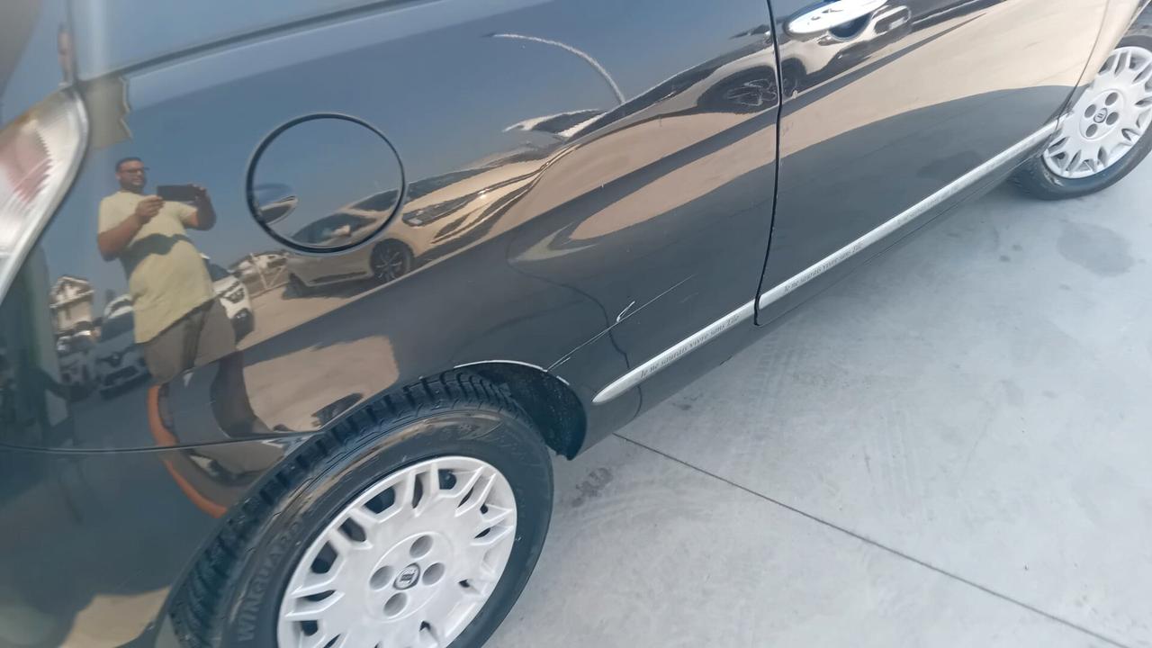 Lancia Ypsilon 1.3 MJT 75 CV Platinum