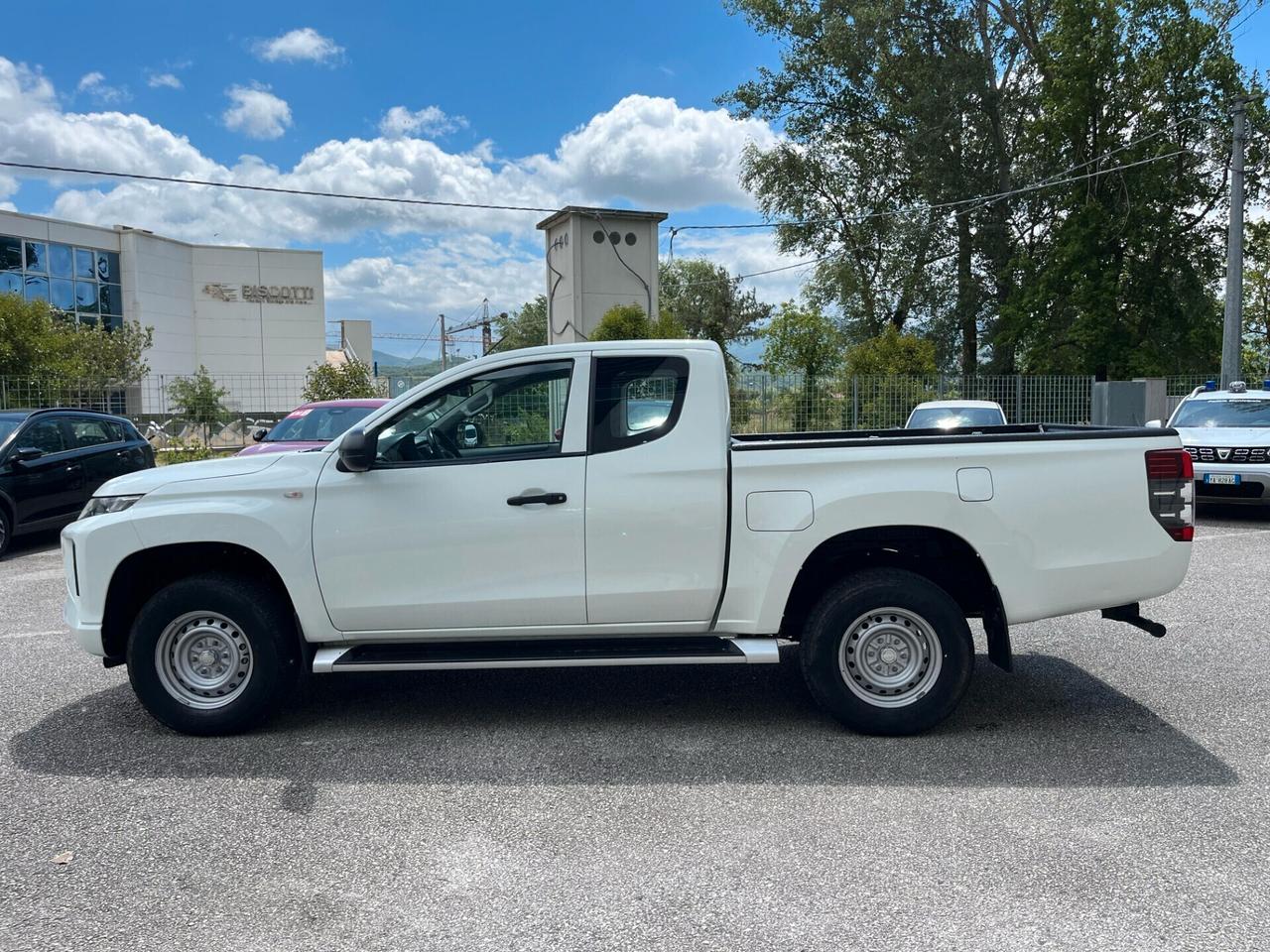 Mitsubishi L200 2.3 D Club Cab 4x4 Invite Connect
