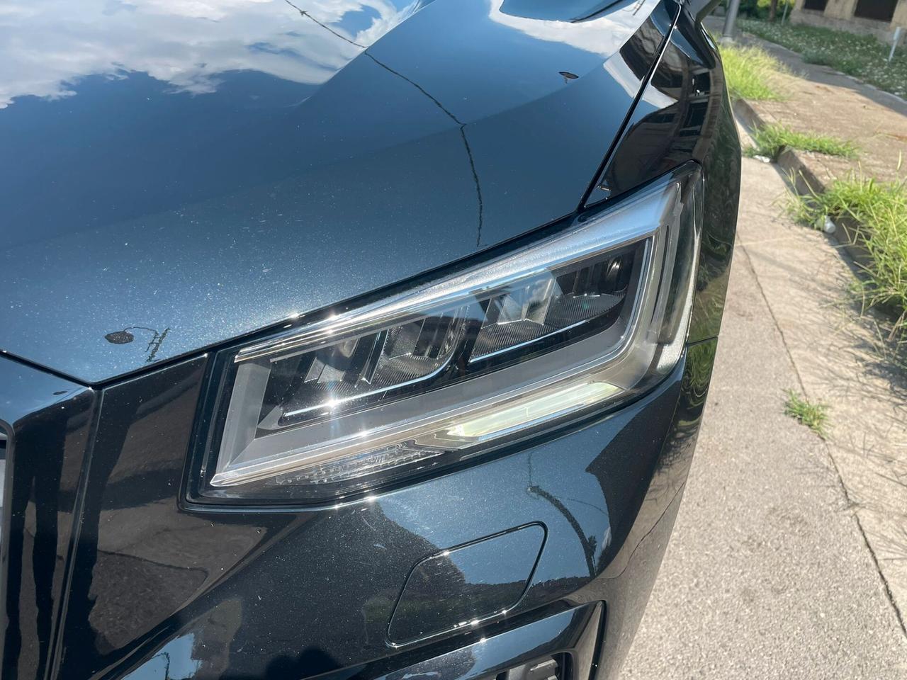 Audi Q2 30 TDI S tronic cockpit navigatore