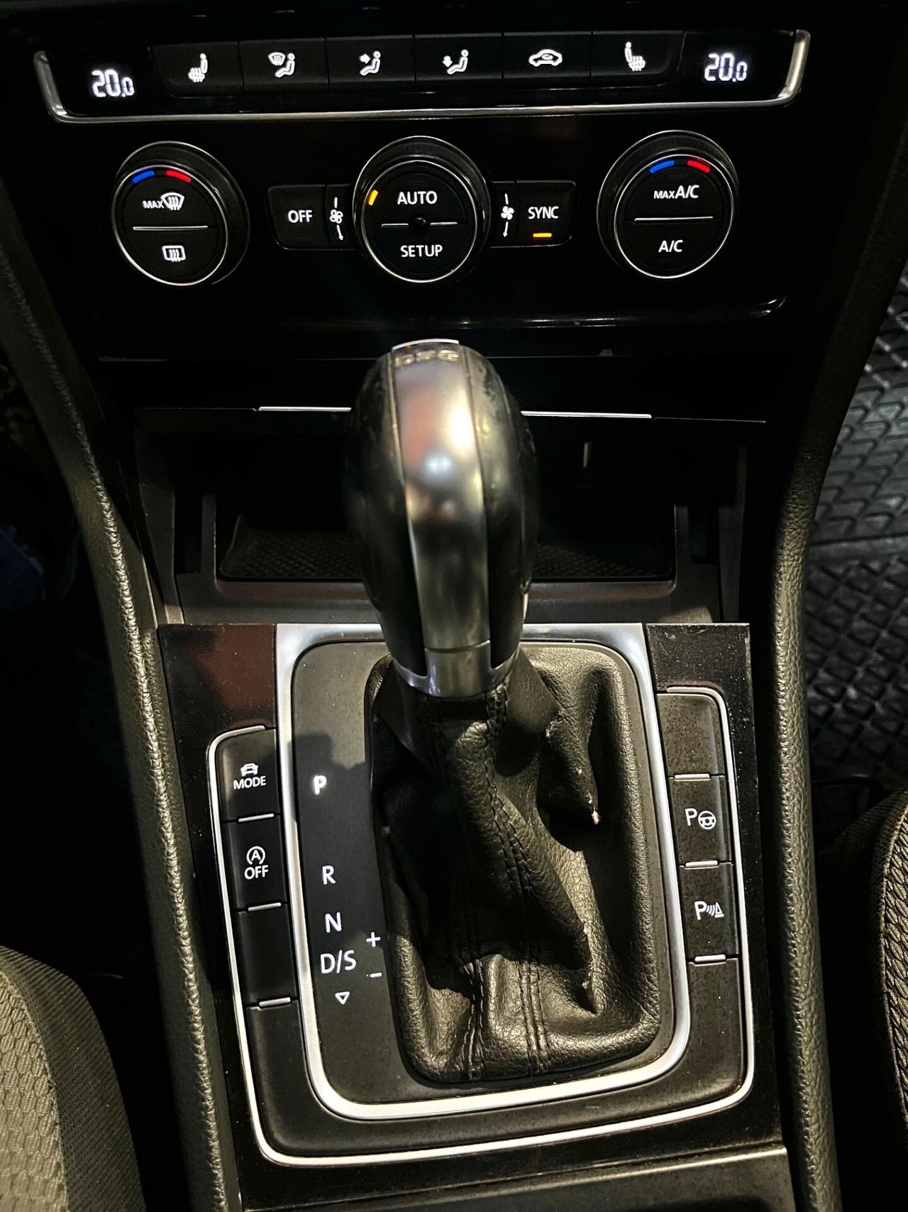 VOLKSWAGEN GOLF VII 105 CV TDI HIGHLINE DSG RETROCAMERA CERCHI IN LEGA OK NEOPATENTATI