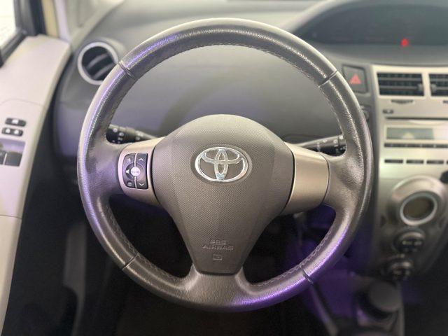 TOYOTA Yaris 1.0 5 ,porte Sol