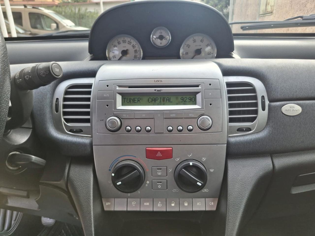 Lancia Ypsilon 1.3 MJT 90 CV Oro