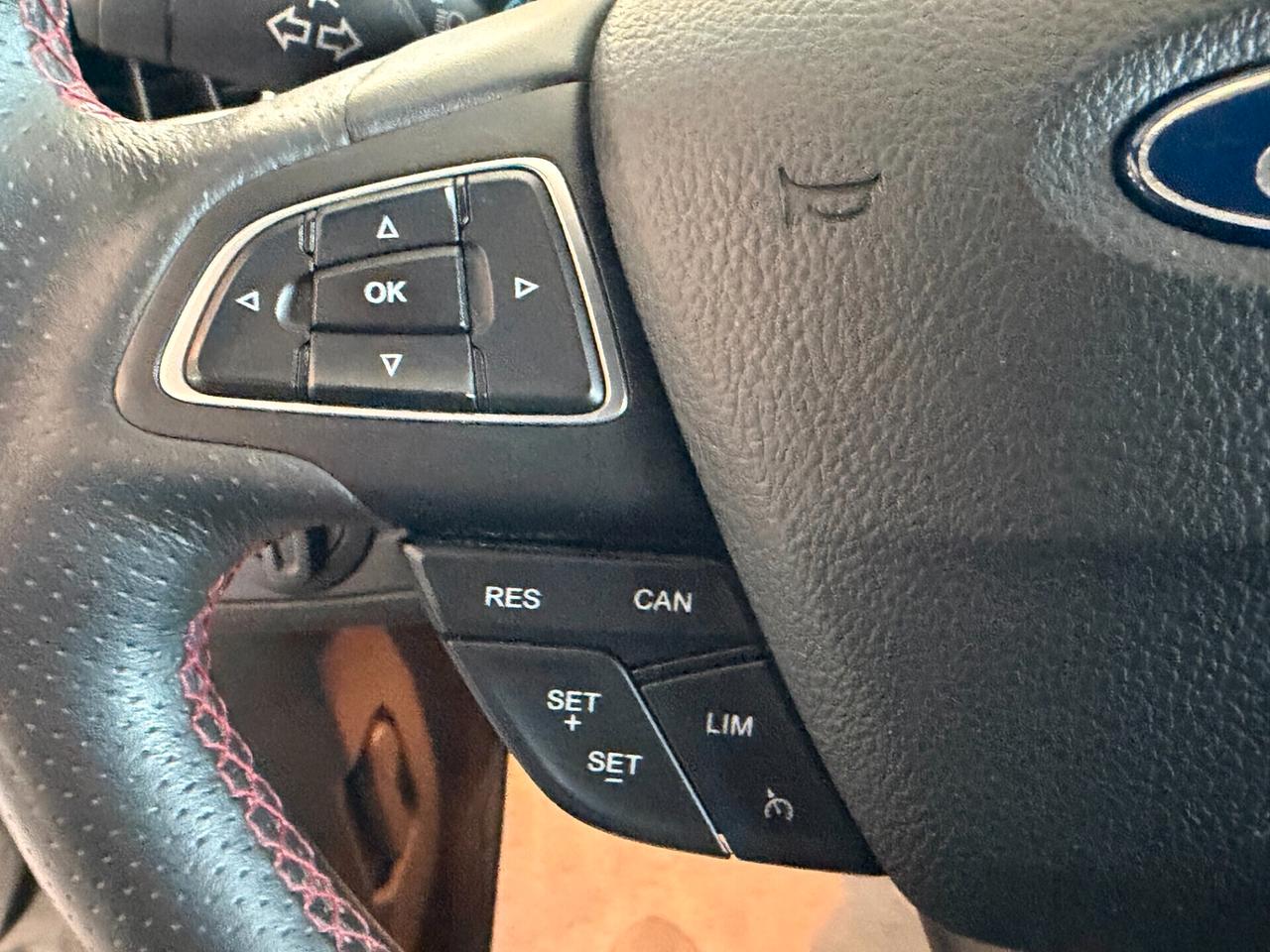 Ford Kuga 2WD 2.0 TDCI 120 cv. ST LINE