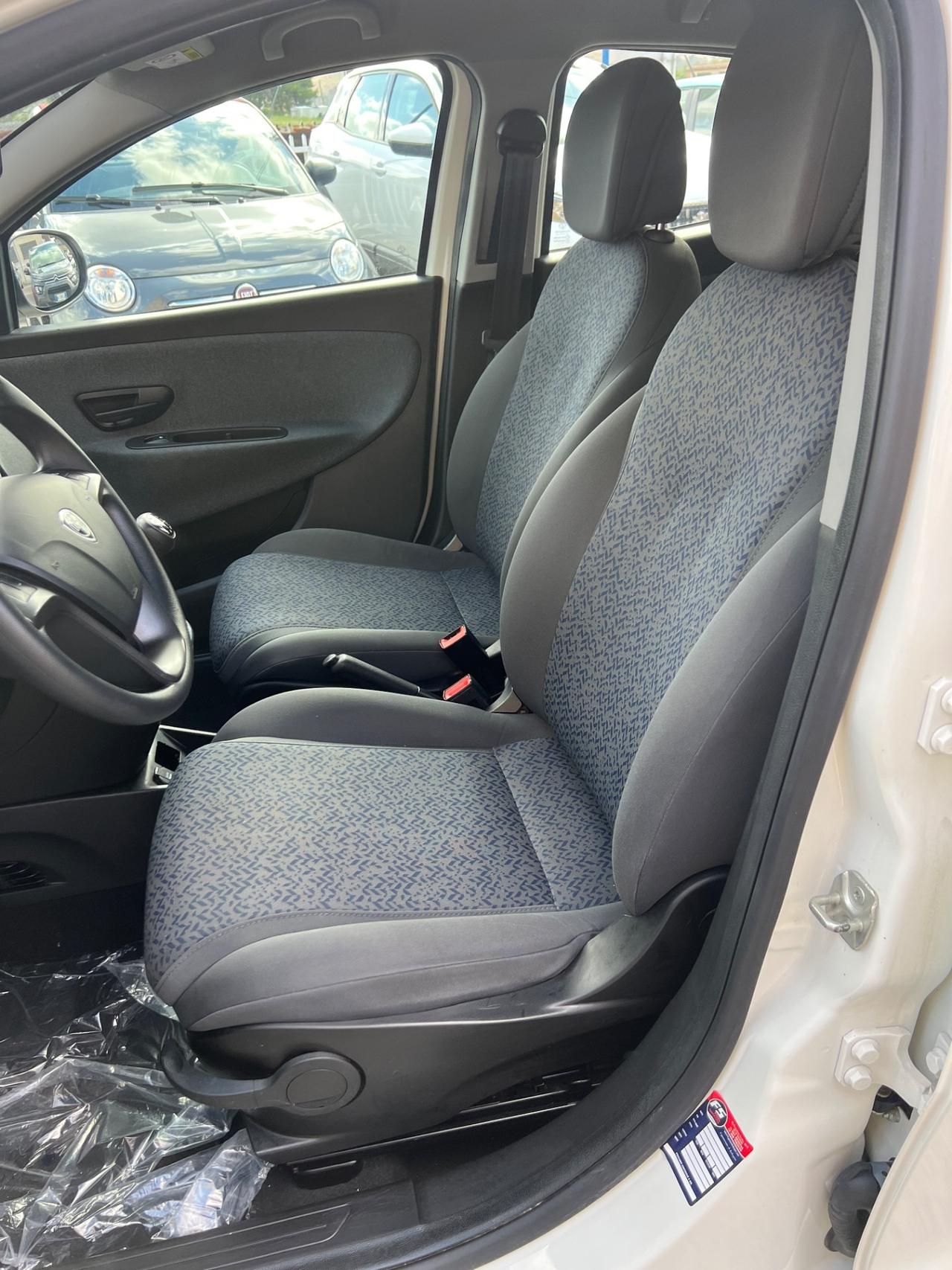 Lancia Ypsilon 1.0 FireFly 70cv Hybrid 2022