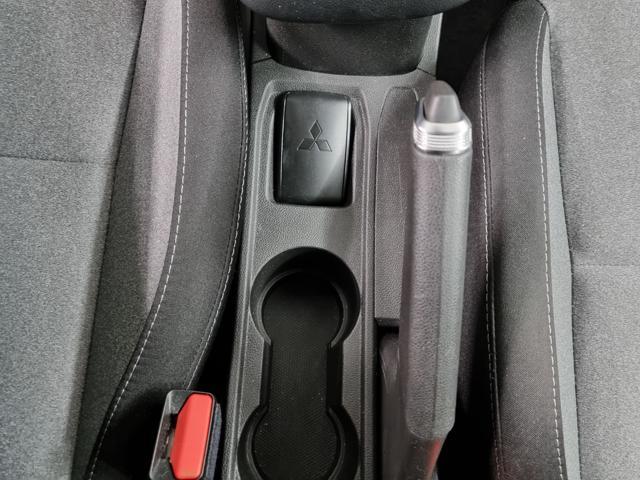 MITSUBISHI Colt 1.0L turbo 90 CV Invite