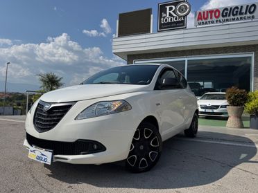 Lancia Ypsilon 1.3 MJT 16V 95 CV 5 porte S&S 30th Anniversary MOMO DESIGN