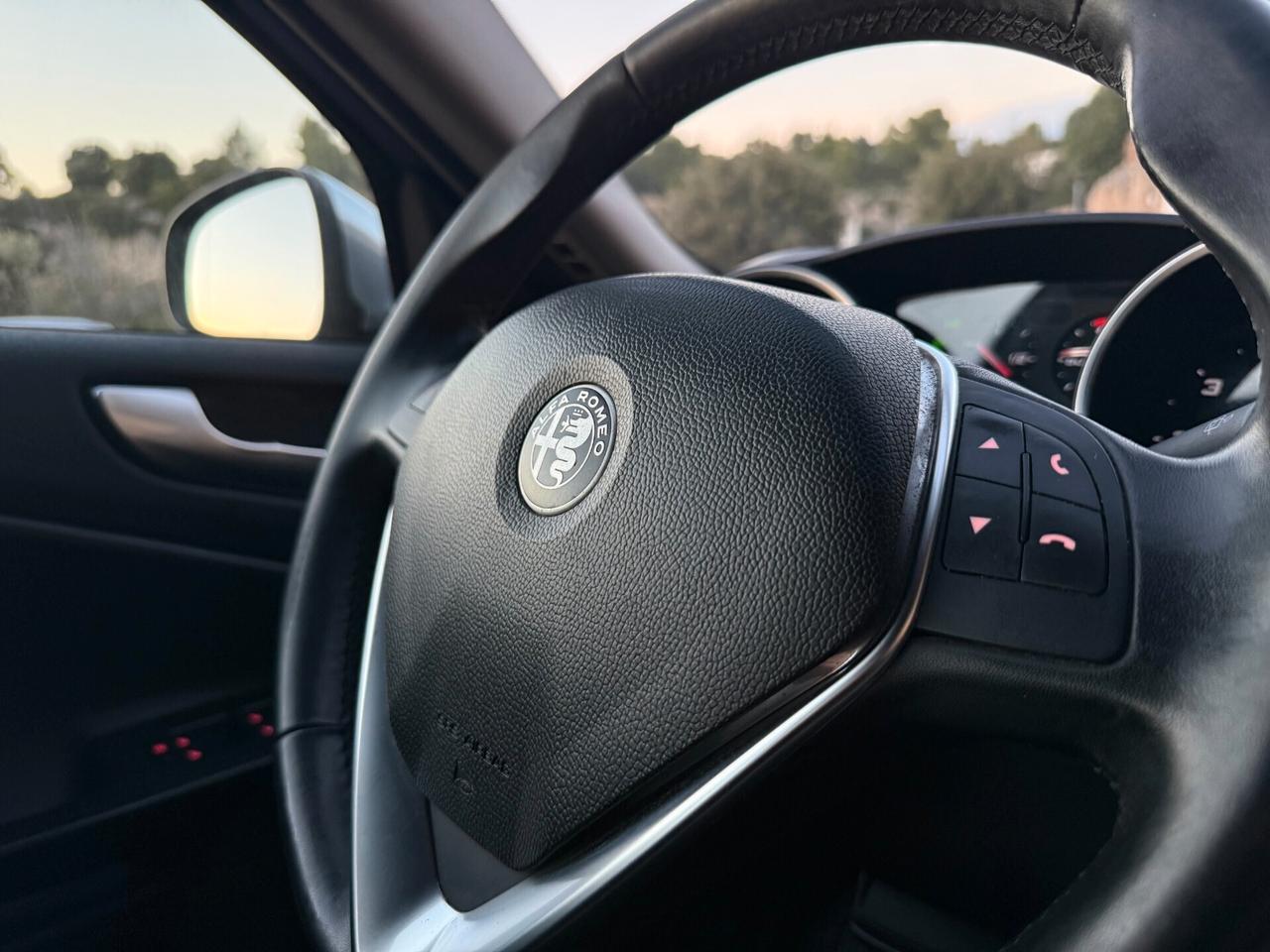 Alfa Romeo Giulietta/1.6 120CV/LED/17"/NEOPATENTATI