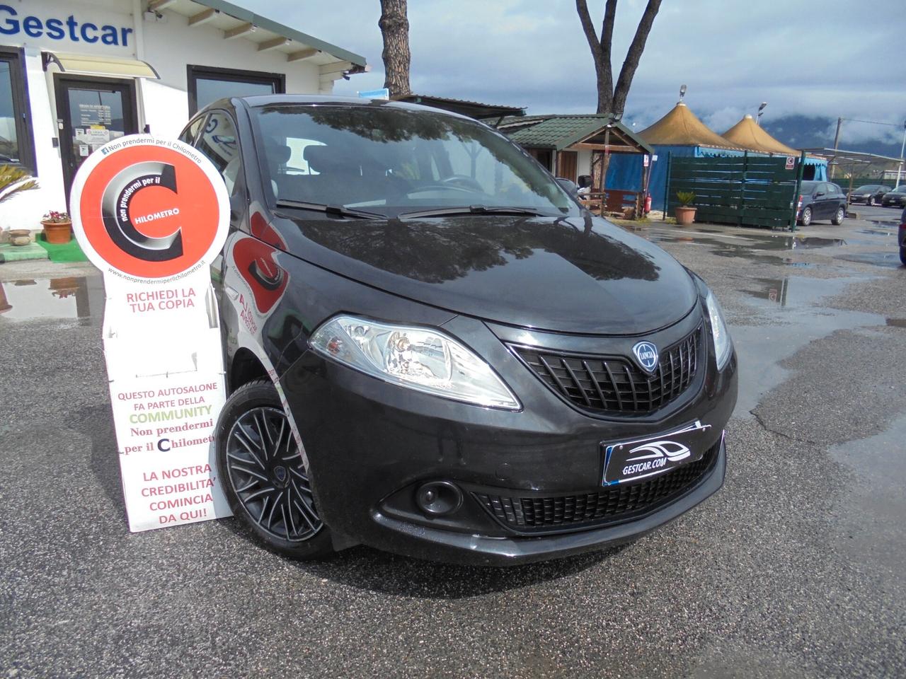 Lancia Ypsilon 1.0 FireFly 5 porte S&S Hybrid Silver