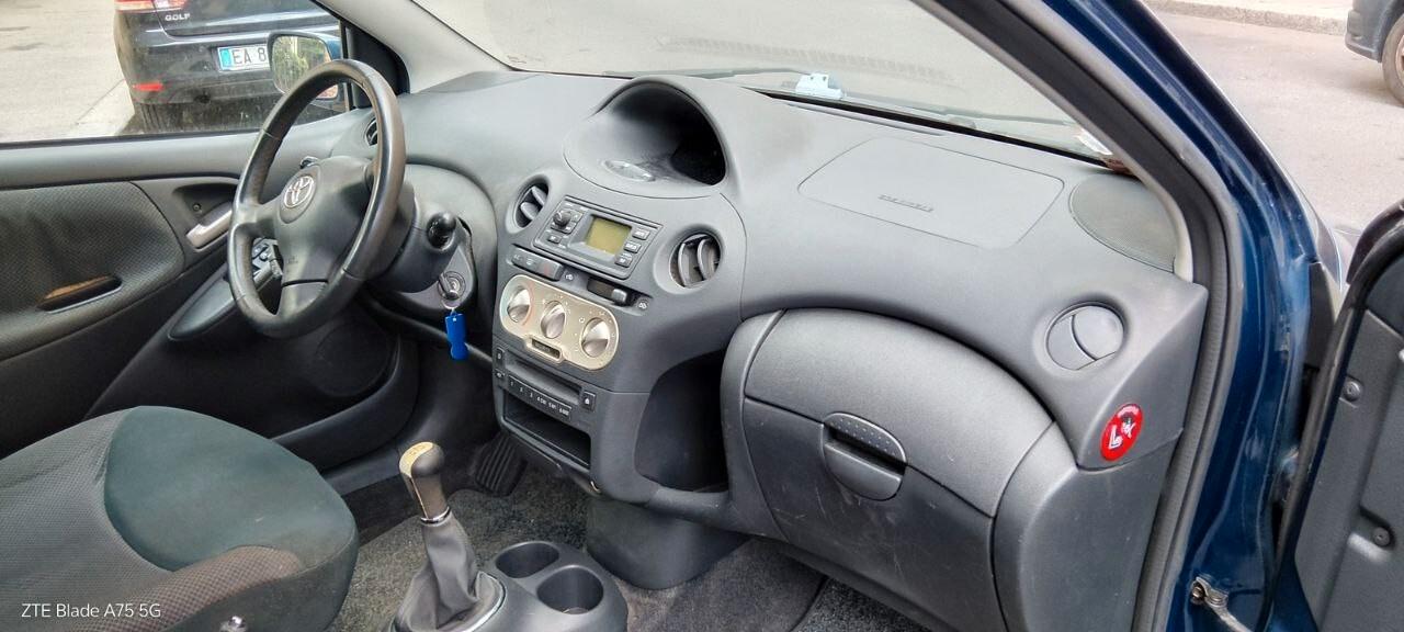 Toyota Yaris 1.0i 16V 3 porte