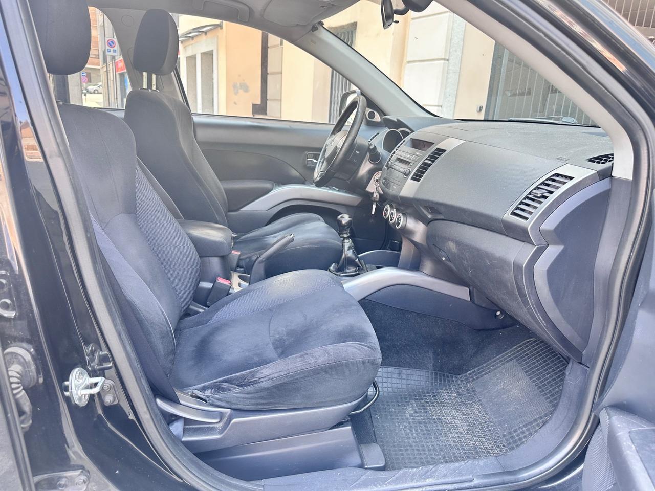 Mitsubishi Outlander 2.0 DI-D un vero 7 posti 4x4
