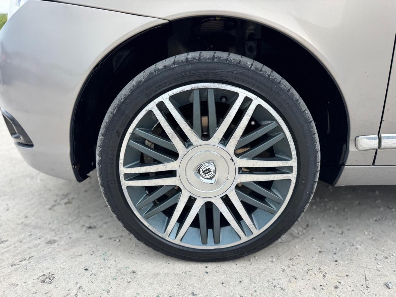 Lancia Ypsilon 1.3 MJT 90 CV ORO