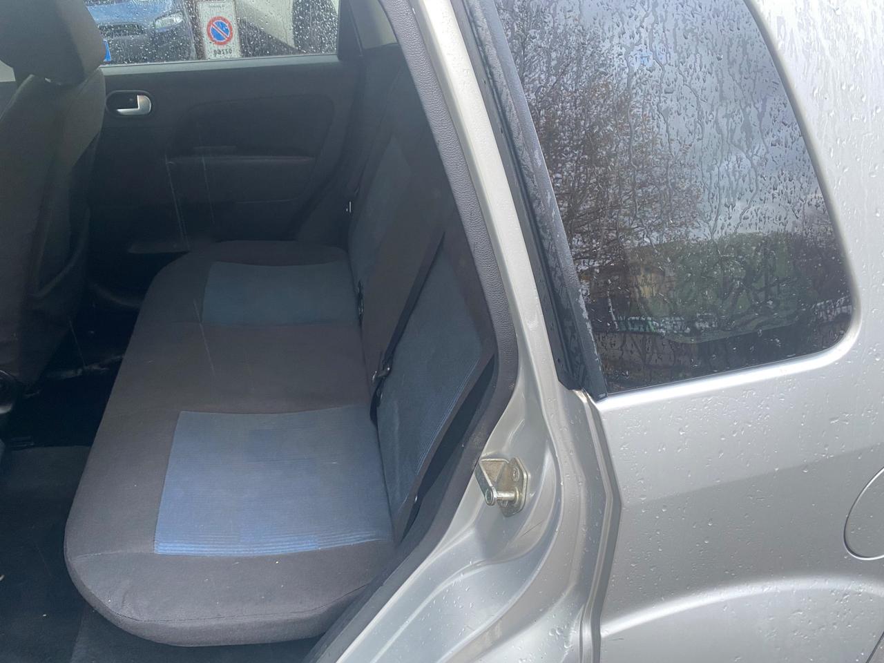 Ford Fiesta 1.2 16V 5p. Ghia ok neopatentati