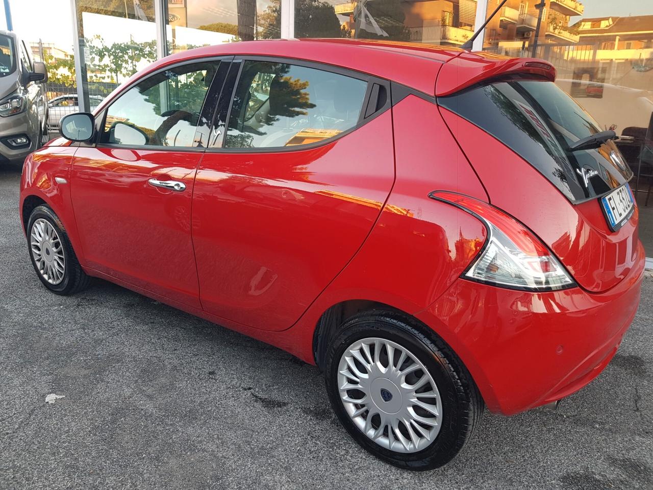 Lancia Ypsilon 1.2 69 CV 5 porte Silver GPL