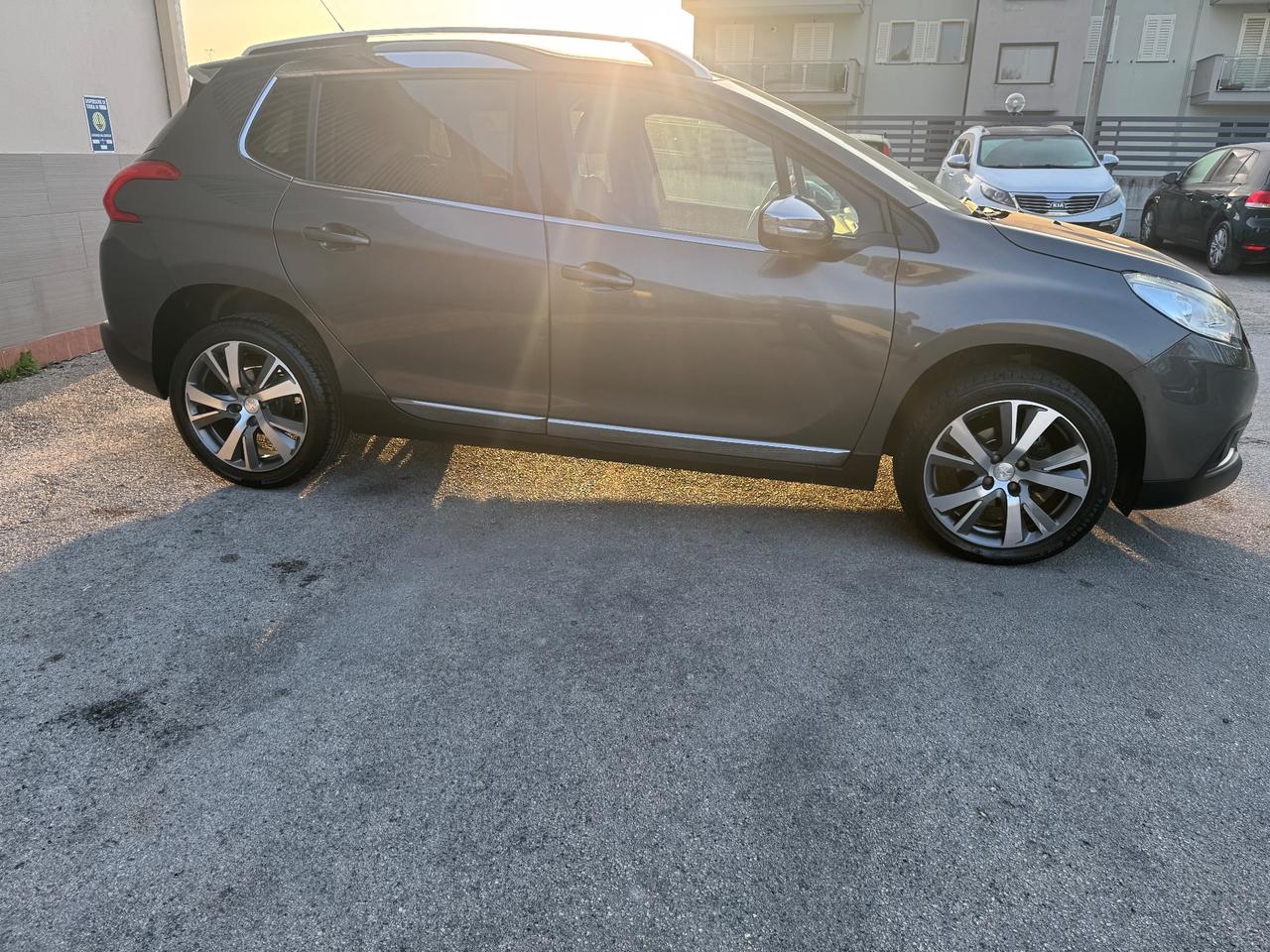 Peugeot 2008 BlueHDi 100 Allure