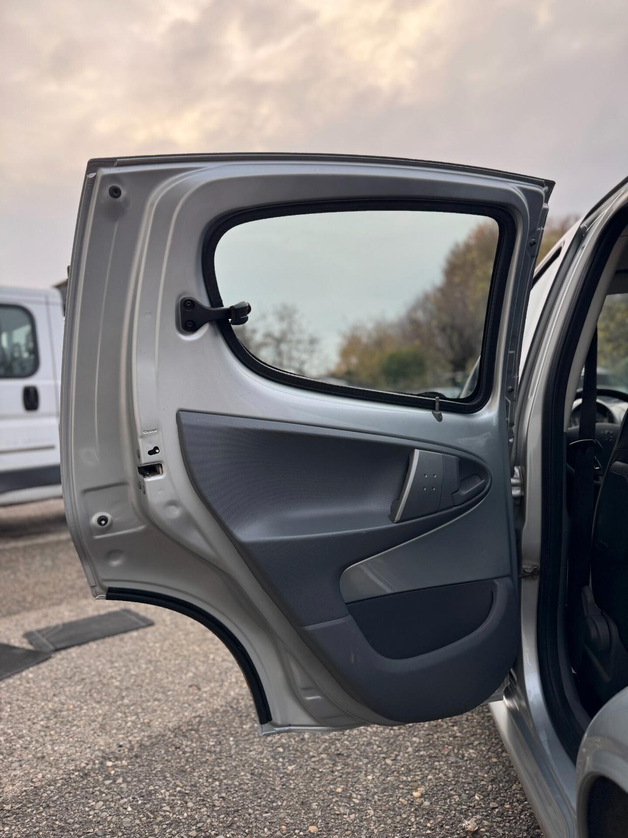 Peugeot 107 1.0 50kW 5P Benz E5 Allure