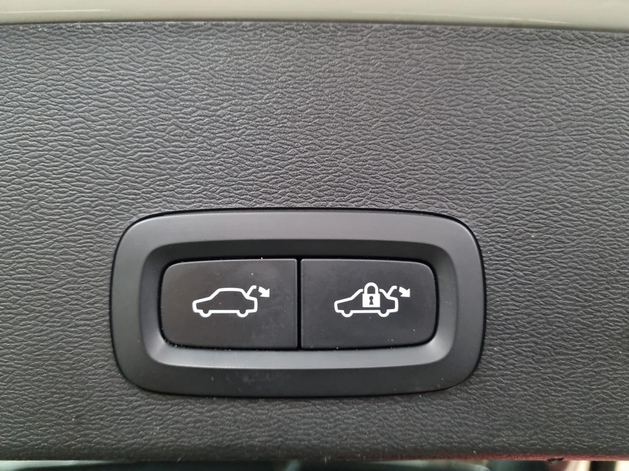 Volvo XC40 T4 Recharge Plug-in Hybrid R-design