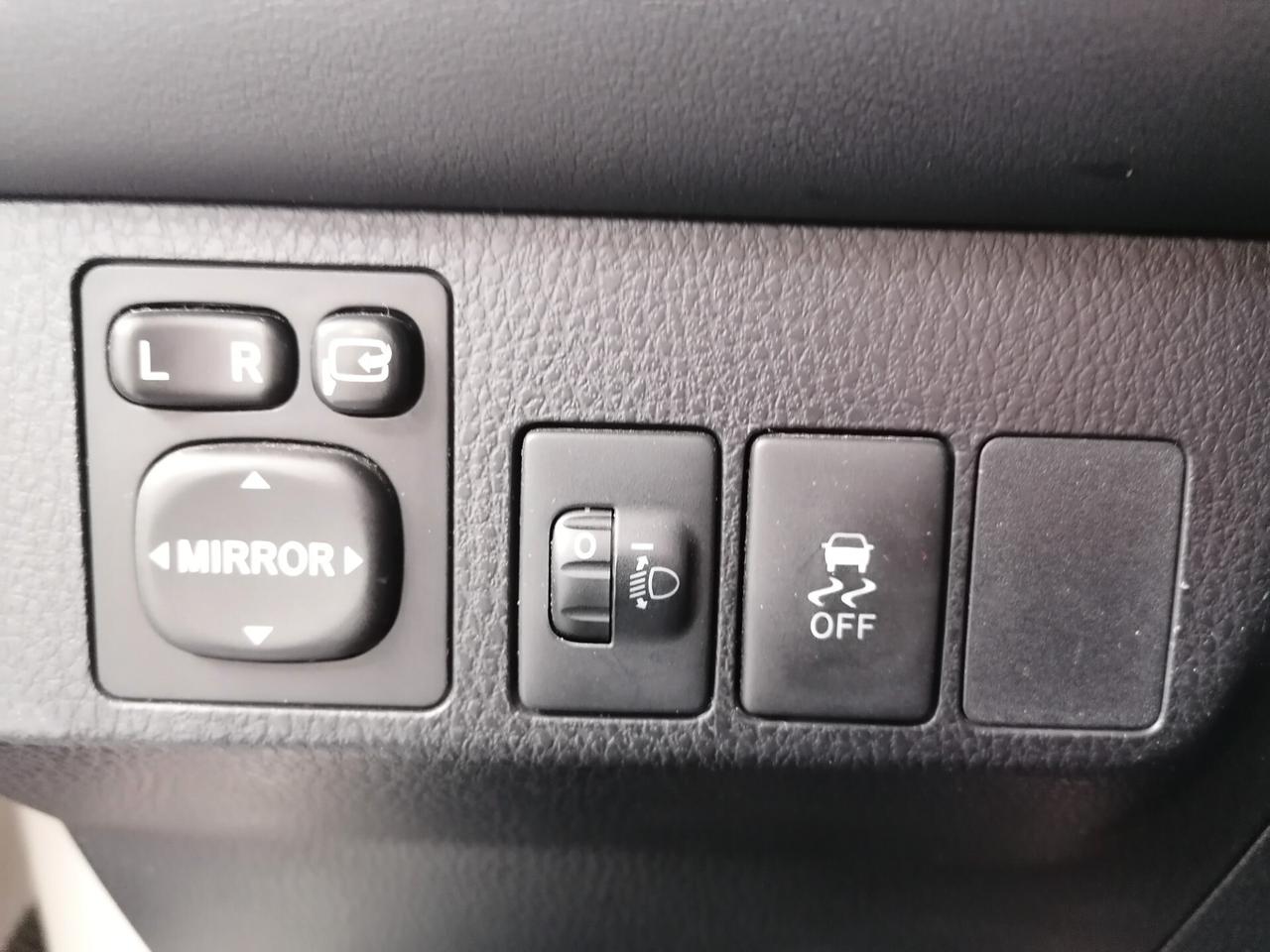 Toyota RAV 4 RAV4 2.0 D-4D 4WD Lounge White Ed.