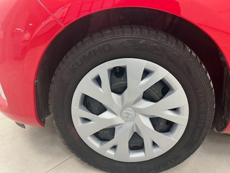 Toyota Yaris III 2017 5p 1.5h Lounge Red/Bronze