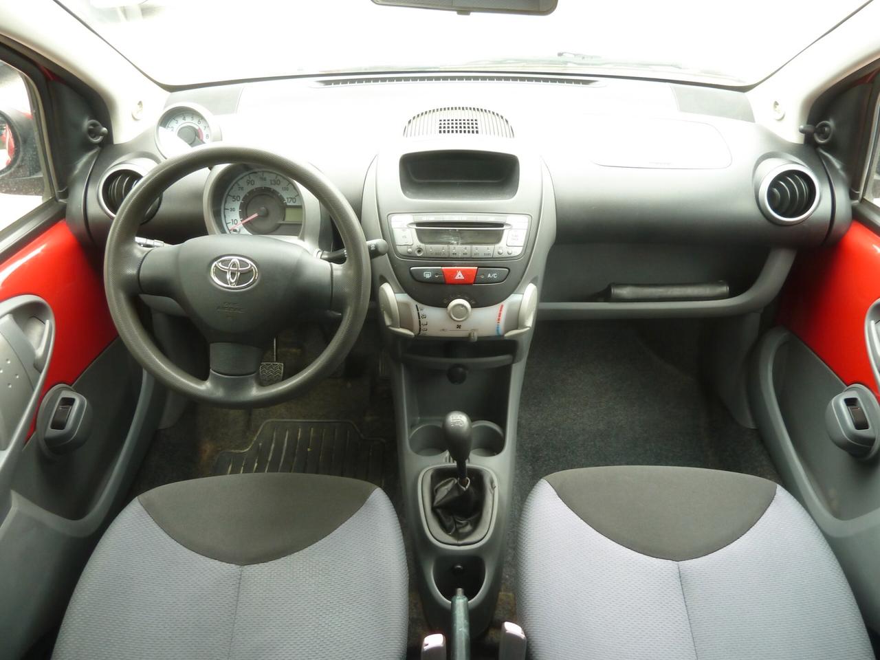 Toyota Aygo 1.0 12V VVT-i 5 porte Ok Neopatentati