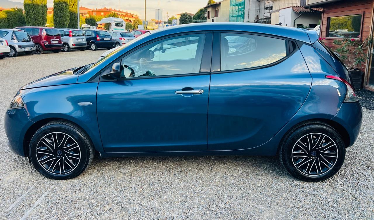 Lancia Ypsilon 1.0 FireFly 5 porte S&S Hybrid Silver