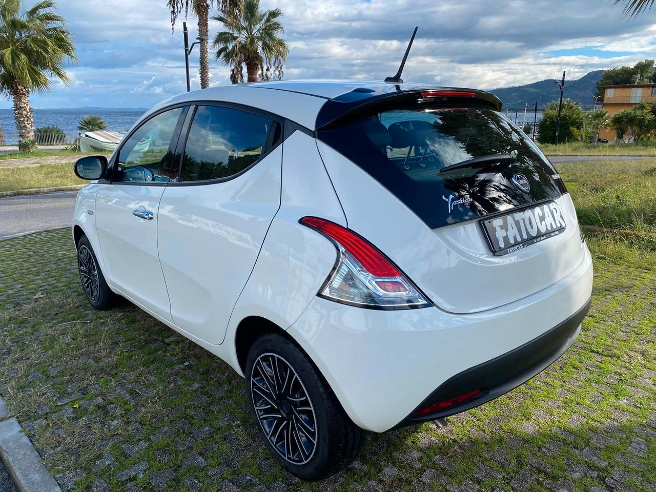 Lancia Ypsilon 1.0 FireFly 5 porte S&S Hybrid Alberta Ferretti