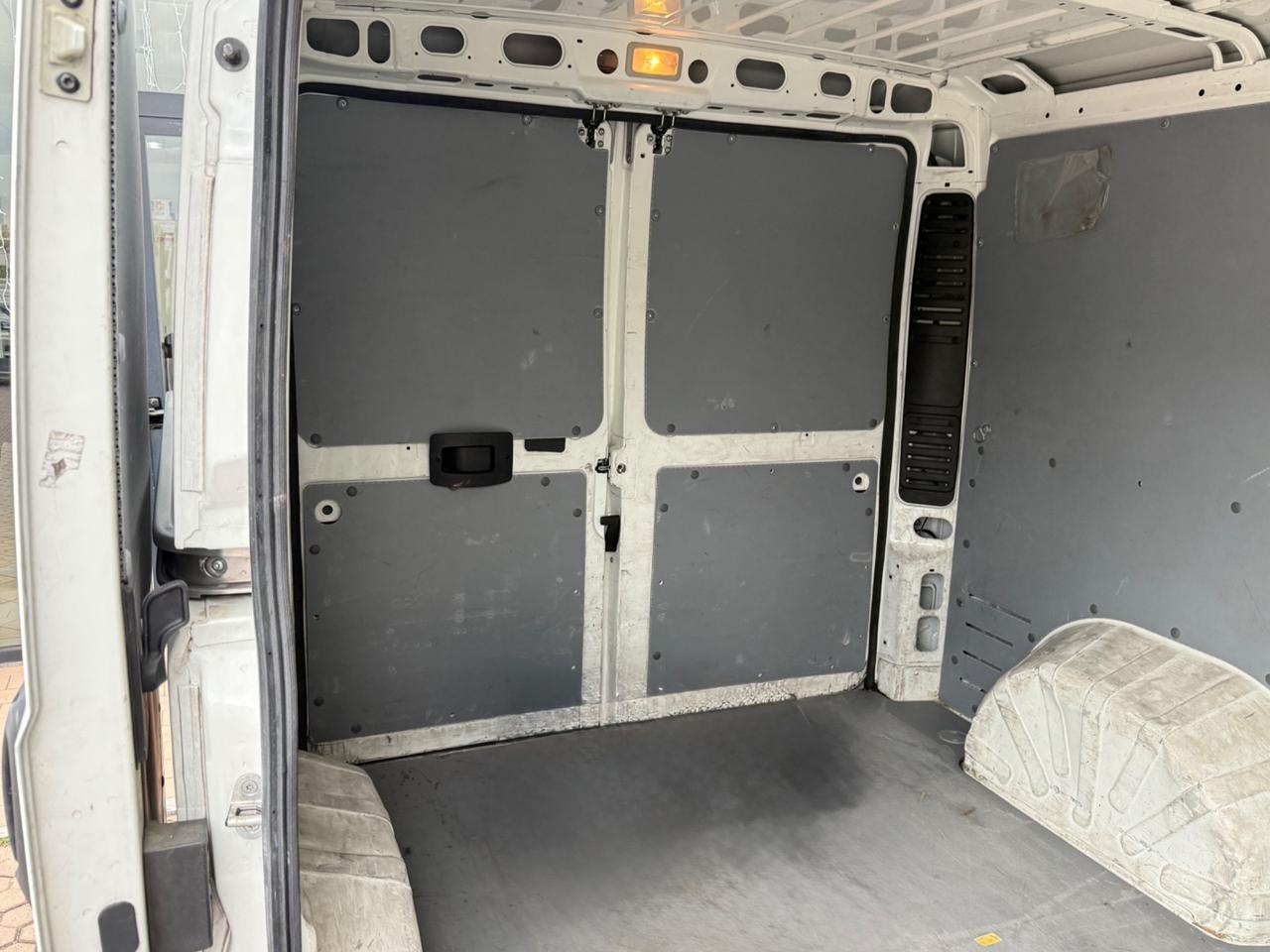 Peugeot Boxer 330 2.2 BlueHDi 120 S&S PC-TN Furgone