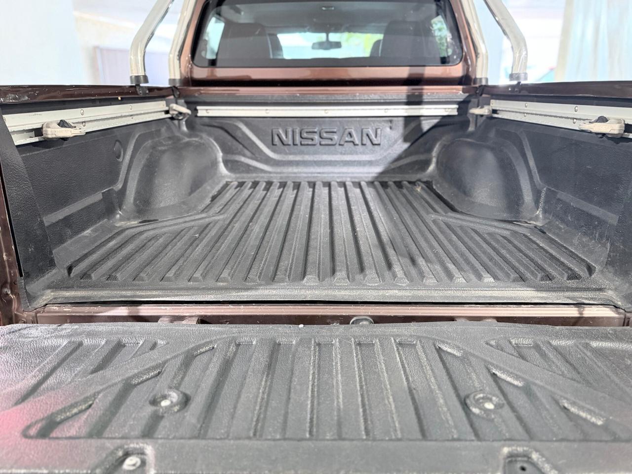 Nissan Navara DOPPIA CABINA GANCIO TRAINO AUTOMATICO