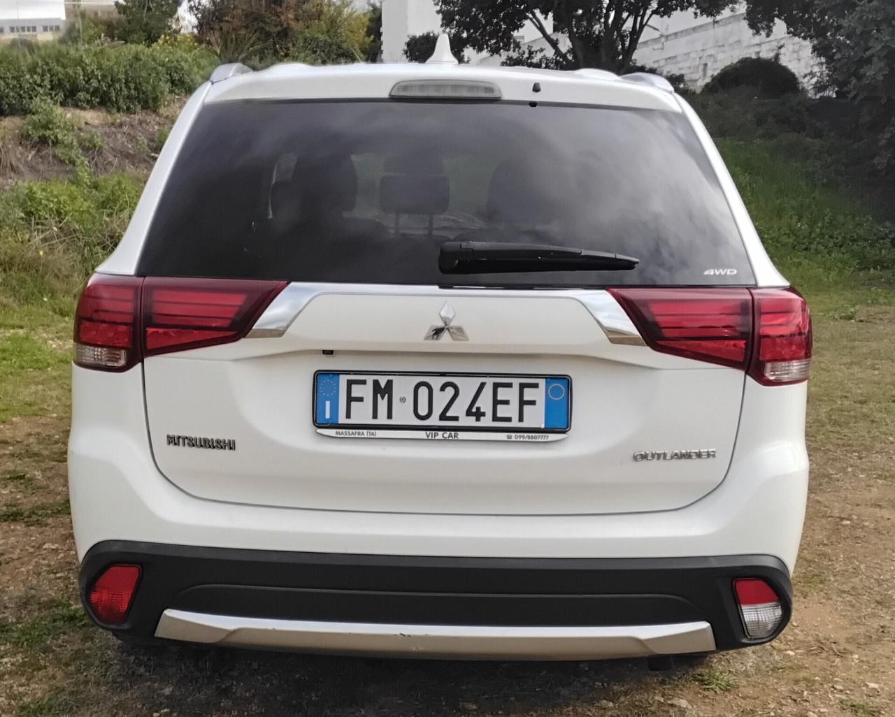 Mitsubishi Outlander 2.2 DI-D 4WD N1 AUTOCARRO