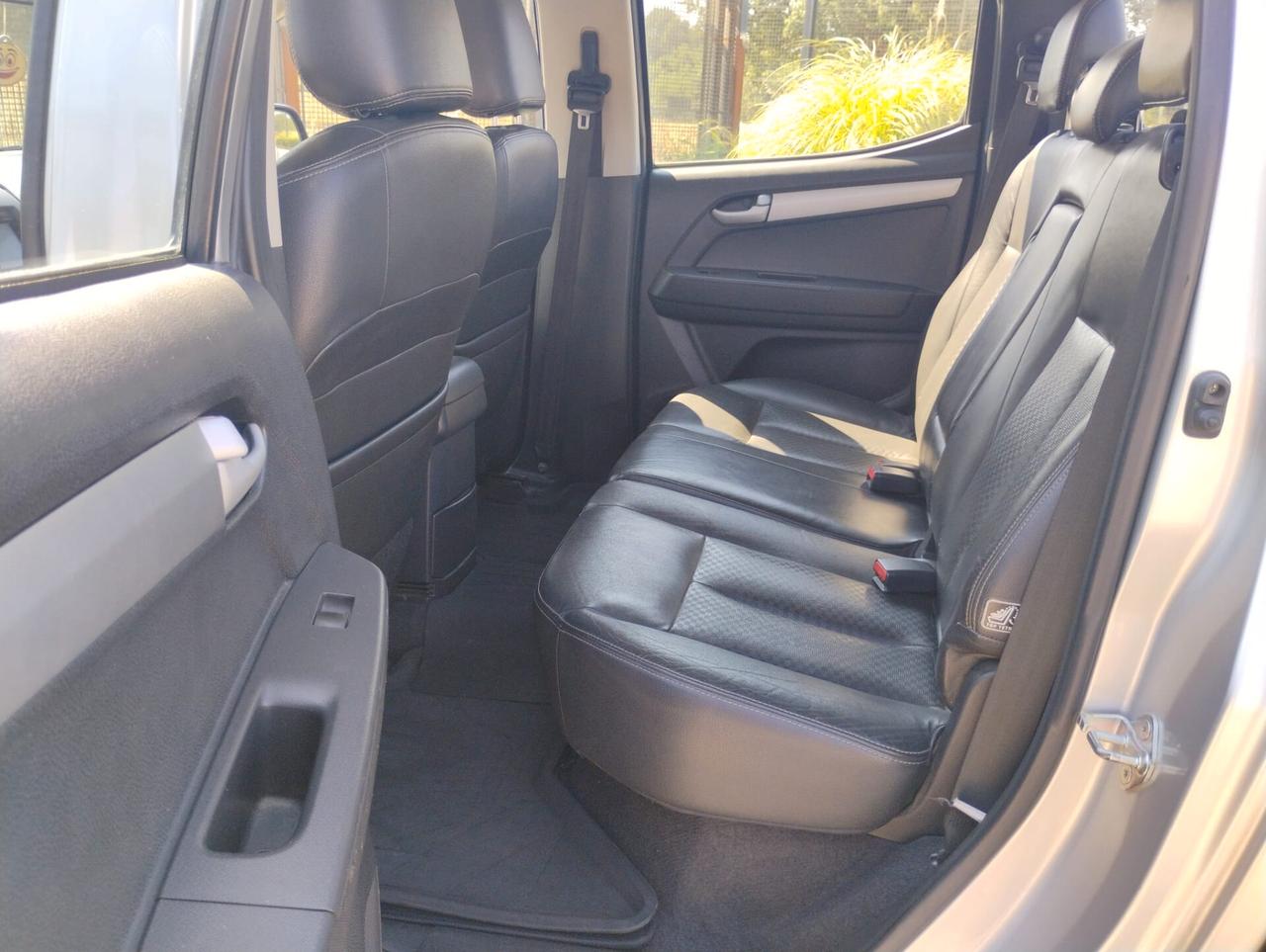 Isuzu D-Max 2.5 Dop Cab Quasar A/T 4WD GANCIO TRAINO