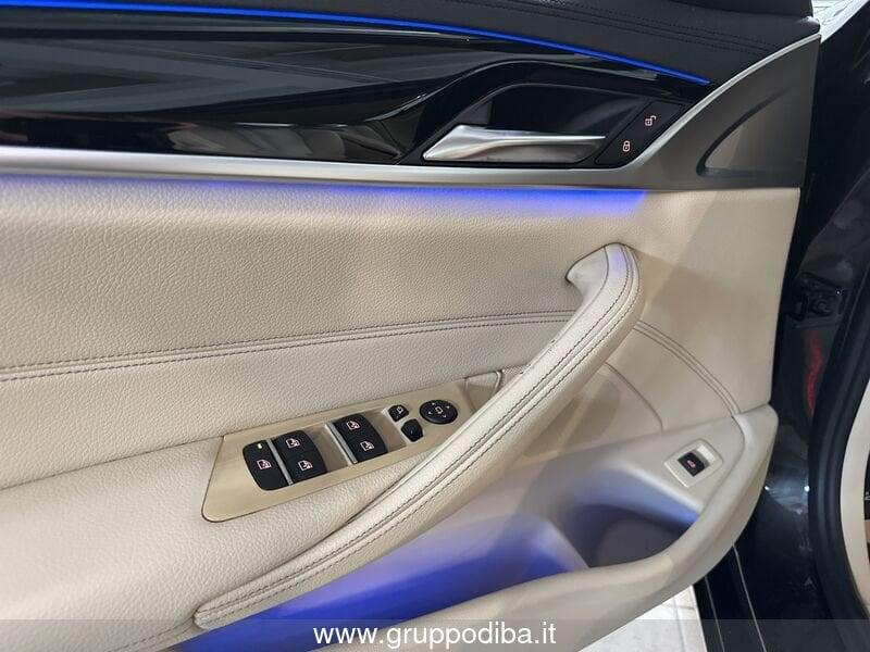 BMW Serie 5 Touring Serie 5 G31 2017 Touring Diese 520d Touring Luxury auto