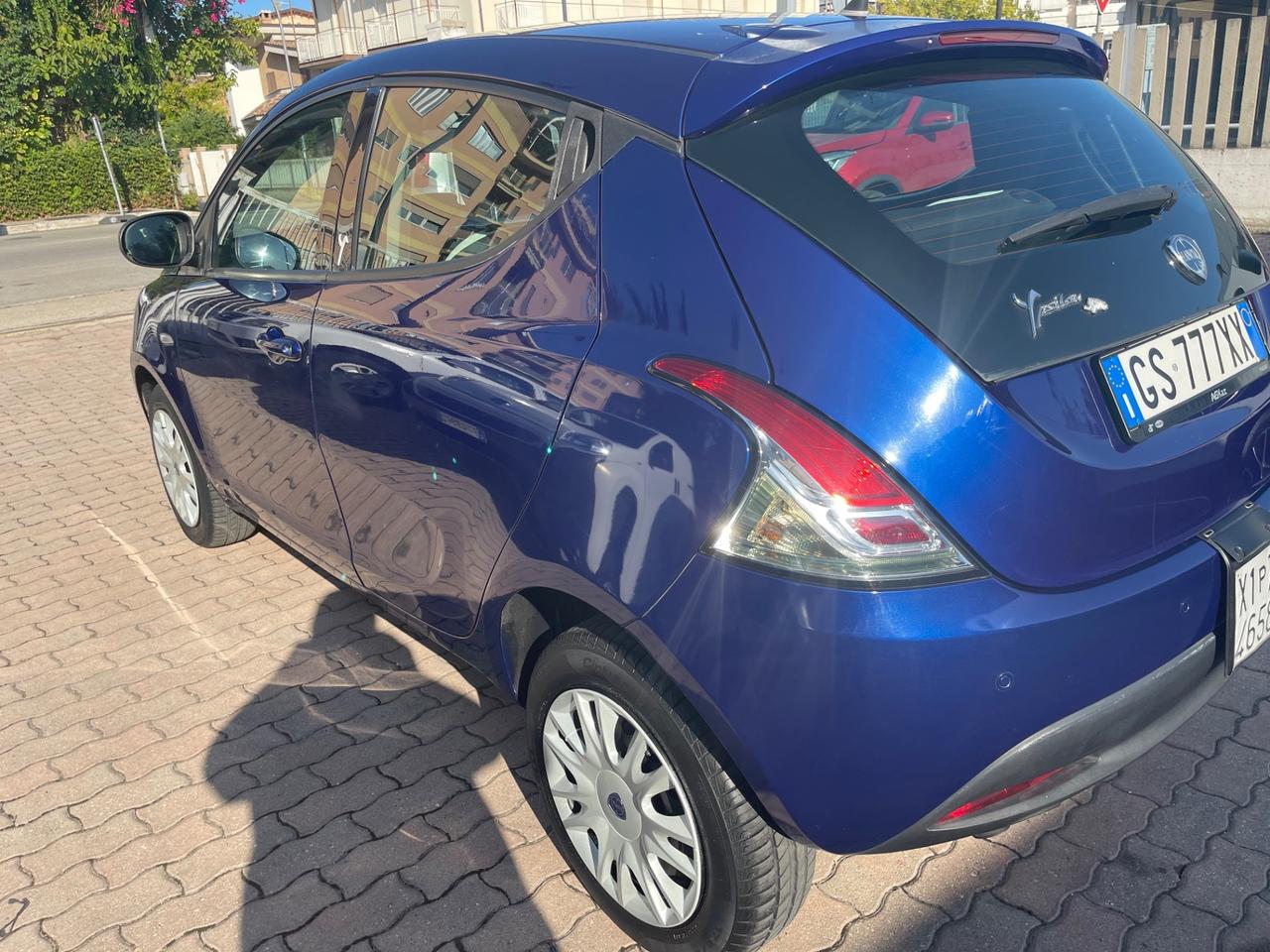 Lancia Ypsilon 0.9 TwinAir 85 CV 5 porte Metano Ecochic Silver