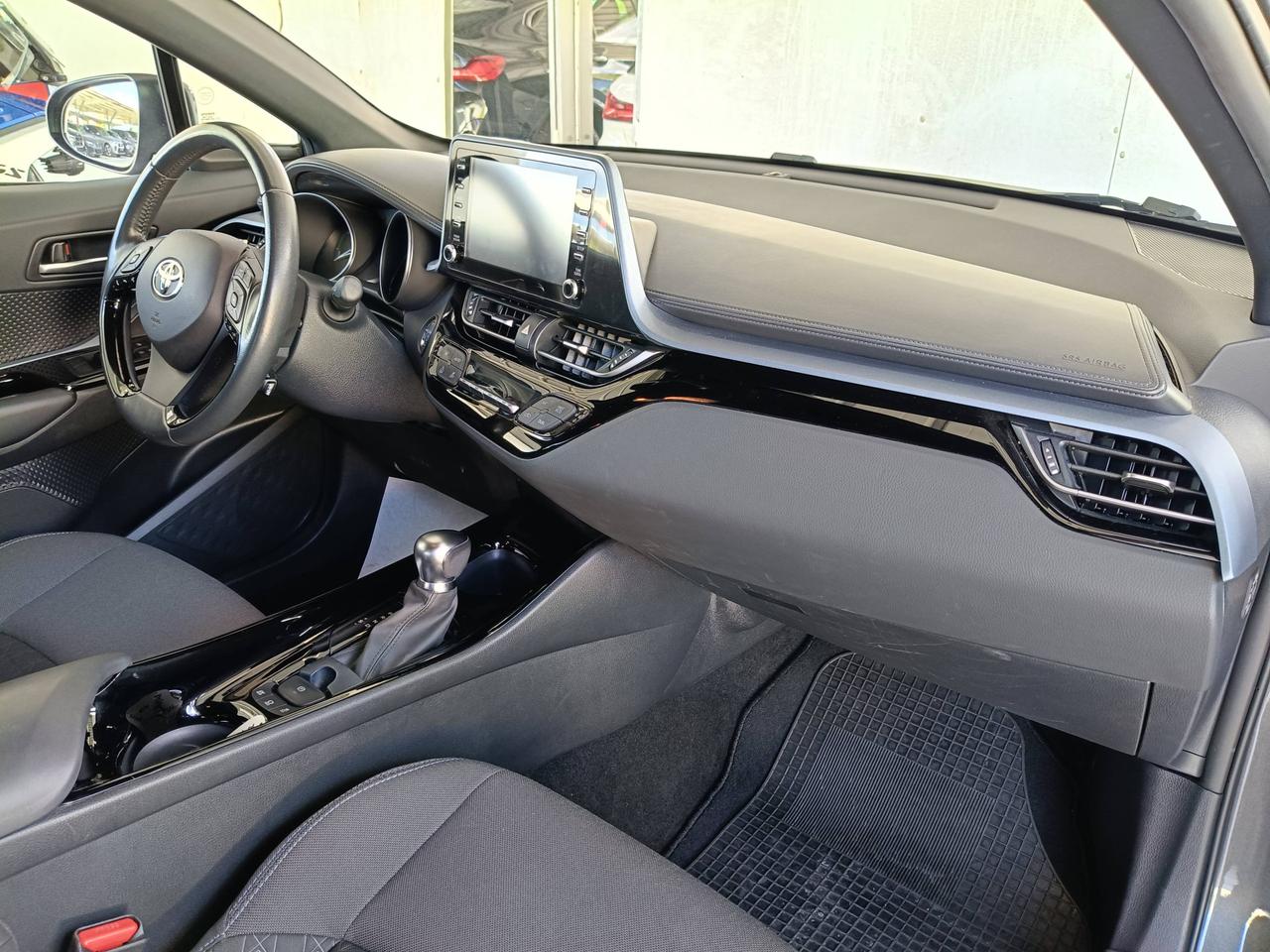 TOYOTA C-HR 2.0h Trend e-cvt