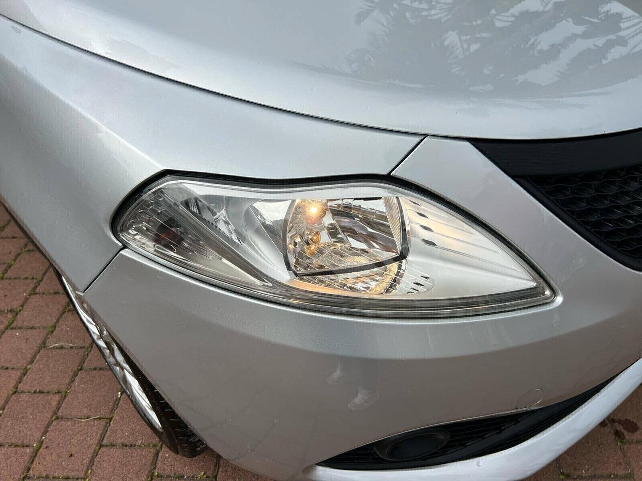 Lancia Ypsilon 1.2 69 CV 5 porte S&S Platinum