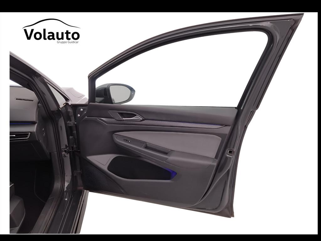 VOLKSWAGEN Golf VIII 2020 - Golf 2.0 tdi R-Line 150cv