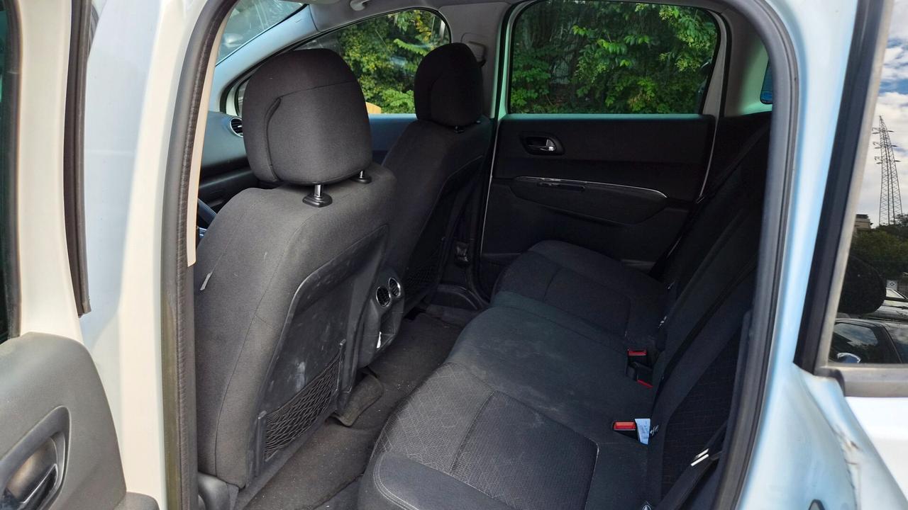 Peugeot 3008 1.6 HDi 115CV Business