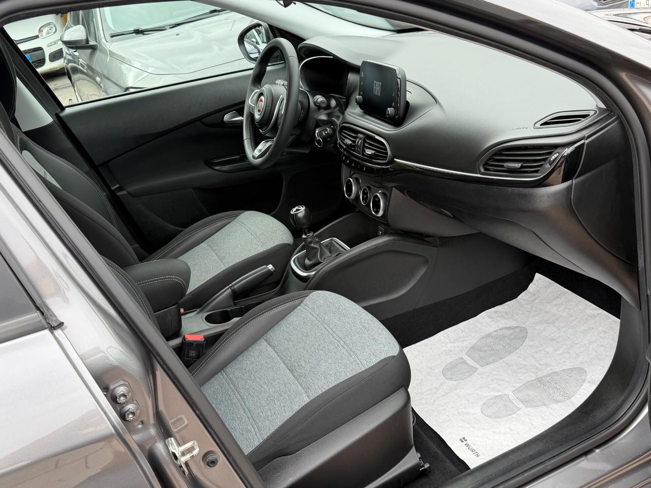 Fiat Tipo SW 1.6 M.JET 130 cv. CROSS (Autocarro 5 posti N1)