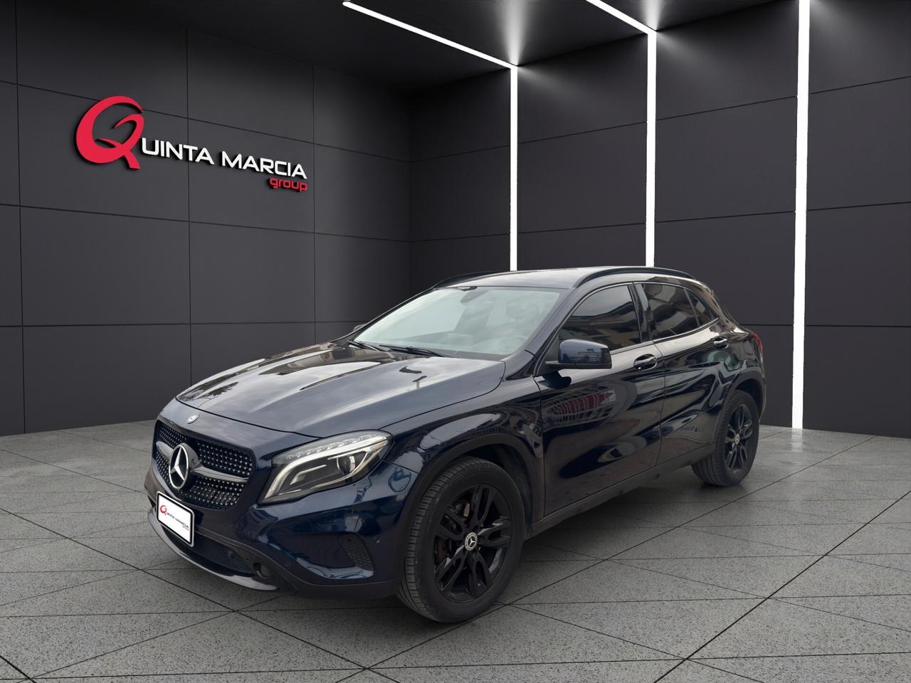 Mercedes-Benz GLA 200d SPORT AUTOMRETROCAMCARPLAY