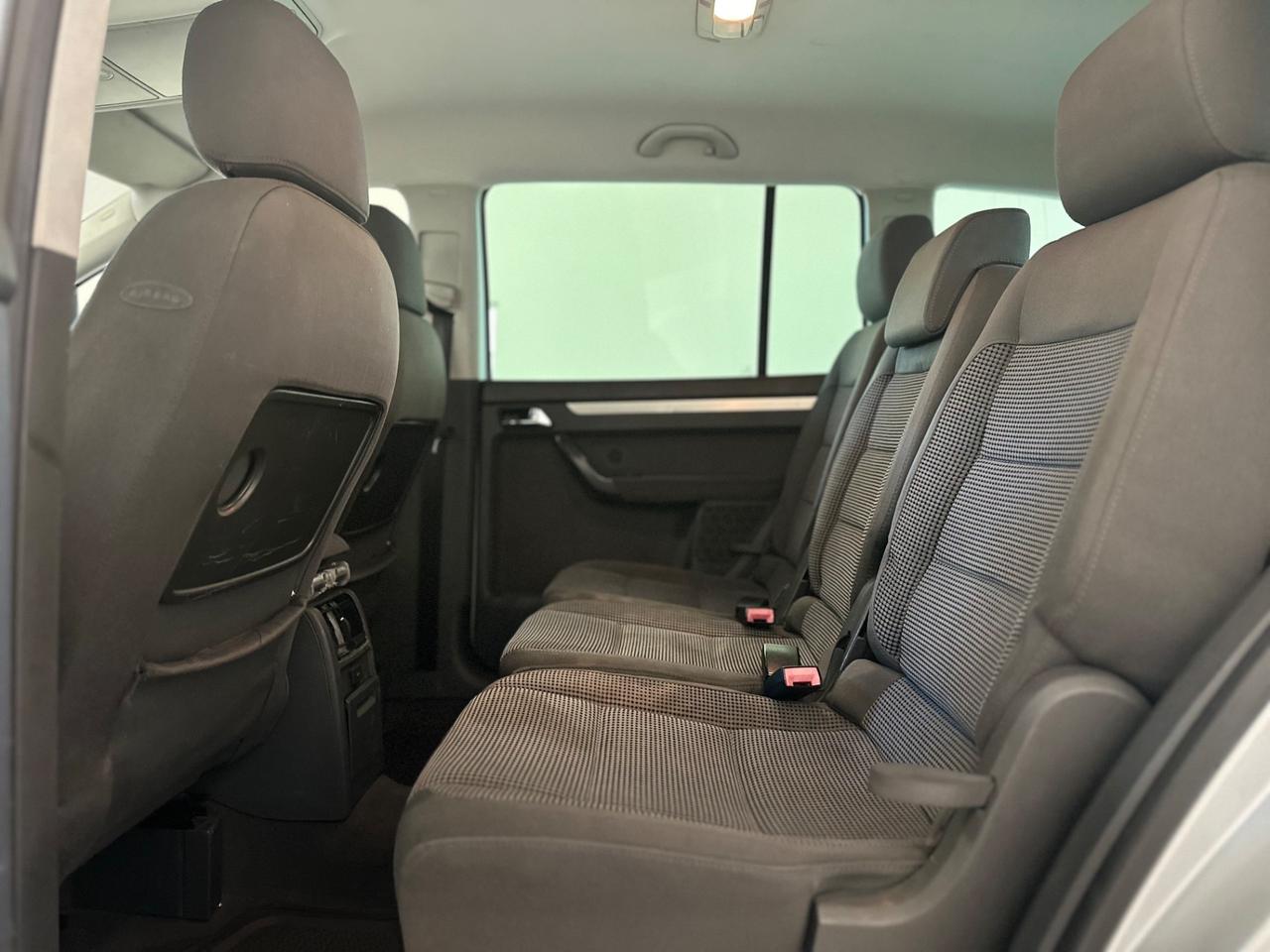 Volkswagen Touran 2.0 16V TDI DSG Highline 7 POSTI