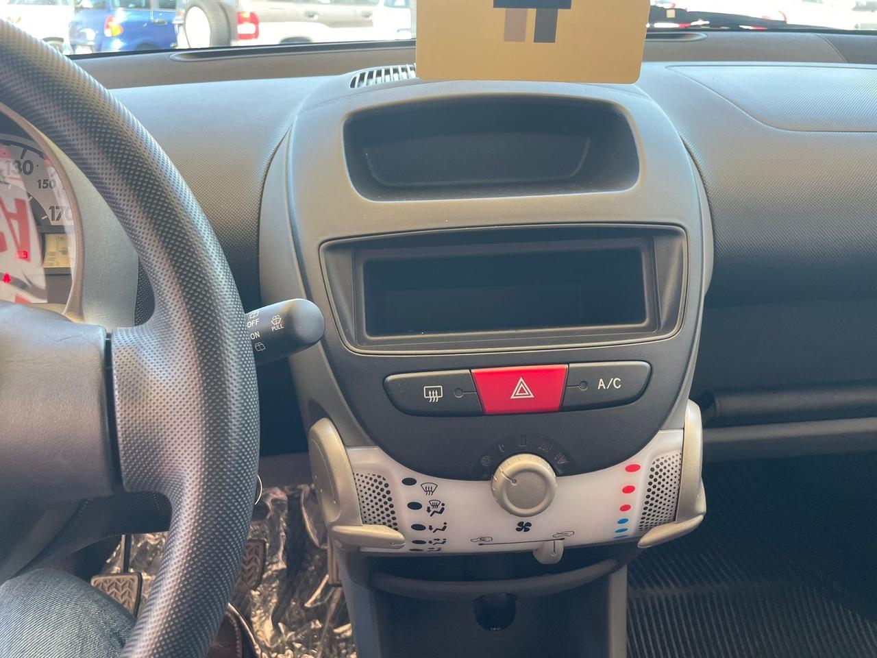 Toyota Aygo 1.0 12V VVT-i 5 porte Sol
