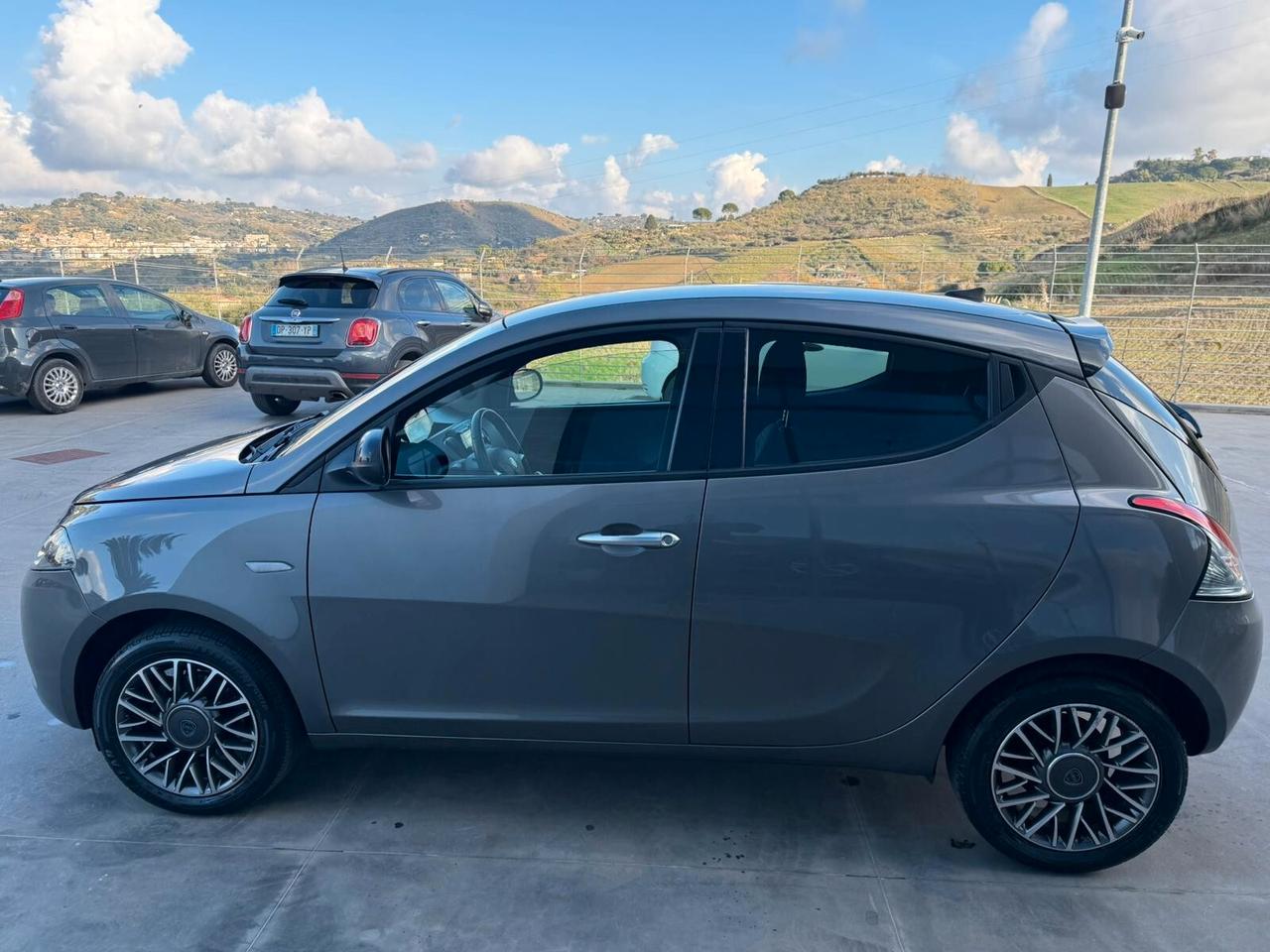 Lancia Ypsilon 1.0 FireFly 5 porte S&S Hybrid Gold Plus