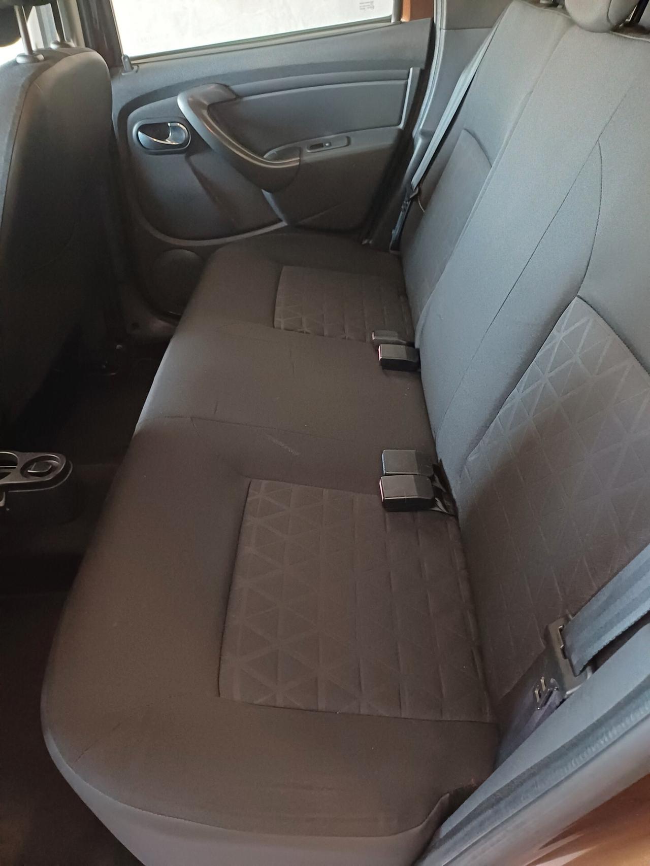 Dacia Duster 1.6 Laureate 4×2 GPL